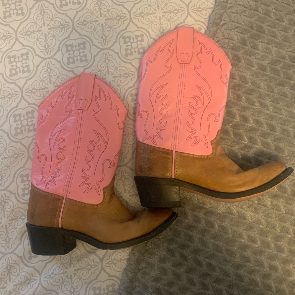 Real cowgirl boots! 👢